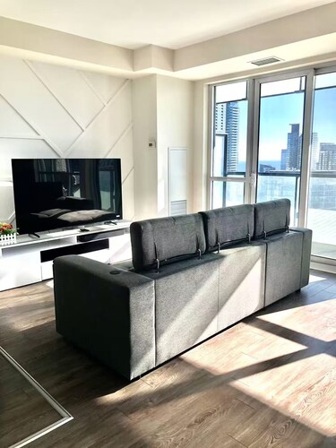 Luxury Lake View + Rogers Centre View + Central Island View