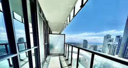 Luxury Lake View + Rogers Centre View + Central Island View