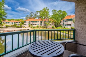 Property grounds - Lagoon Views; Community Pool, Hot Tub & Cabana; Dog-Friendly; Walk to Shelter Cove Marina & Shops! (Hilton Head Island)