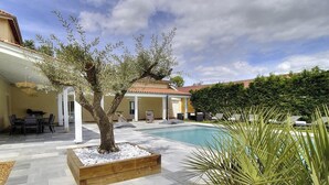 A covered patio with a pool, outdoor furniture, and a tree. - Villa Ambre - BULLY - Gîte (BULLY)
