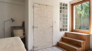 5 Schlafzimmer, Bügeleisen/Bügelbrett