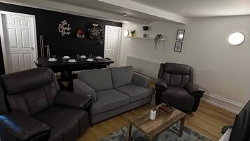 Apartment, 2 Bedrooms, Accessible | Living room