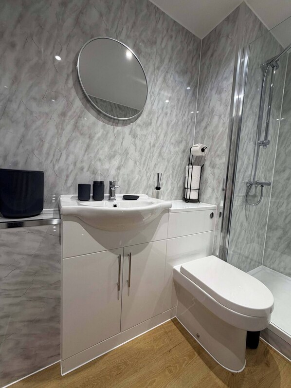 Apartment, 2 Bedrooms, Accessible | Bathroom