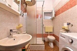 Shower - House 2426/203980 (Istria - Fažana), 200m from the beach (Fažana)