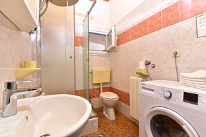 Shower - House 2426/203980 (Istria - Fažana), 200m from the beach (Fažana)