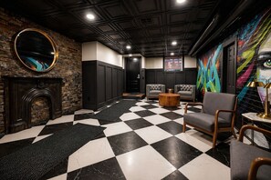 Interior - The Estelle Walk to OTR, Convention Center and All (Cincinnati)