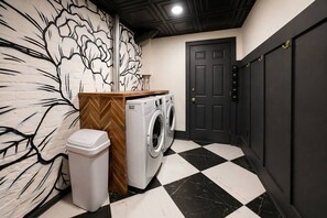 Interior - The Estelle Walk to OTR, Convention Center and All (Cincinnati)
