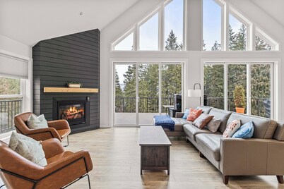 Luxury Modern New Home in Blindbay