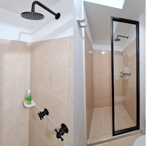 Serviettes fournies, savon, papier toilette