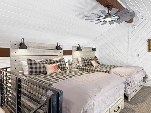 The Sunburst Social | Modern Condo with Amenities