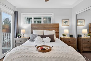 Room - Parkside Downtown Retreat | Walkable (Traverse City)