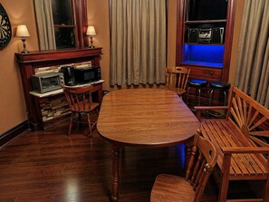Dining - make this home your draft fan zone (Pittsburgh)