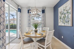 Dining - Newly Renovated, Located in Luxury Windsor Hills Near Disney (Kissimmee)