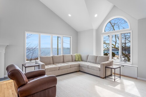 Open Bayfront!  4-bedroom house tranquil Bayfront home minutes from Shinnecock!