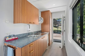 Private kitchen - Ride Base Wanaka Apartments (Wānaka)