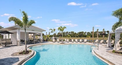 Sunny Nokomis Pool Townhome, 3BR, Near Beach, Kayaking & Legacy Trail near 75