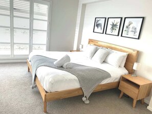4 bedrooms, iron/ironing board, WiFi, bed sheets - Bright, Spacious Noosa Family Home (Noosa Region)