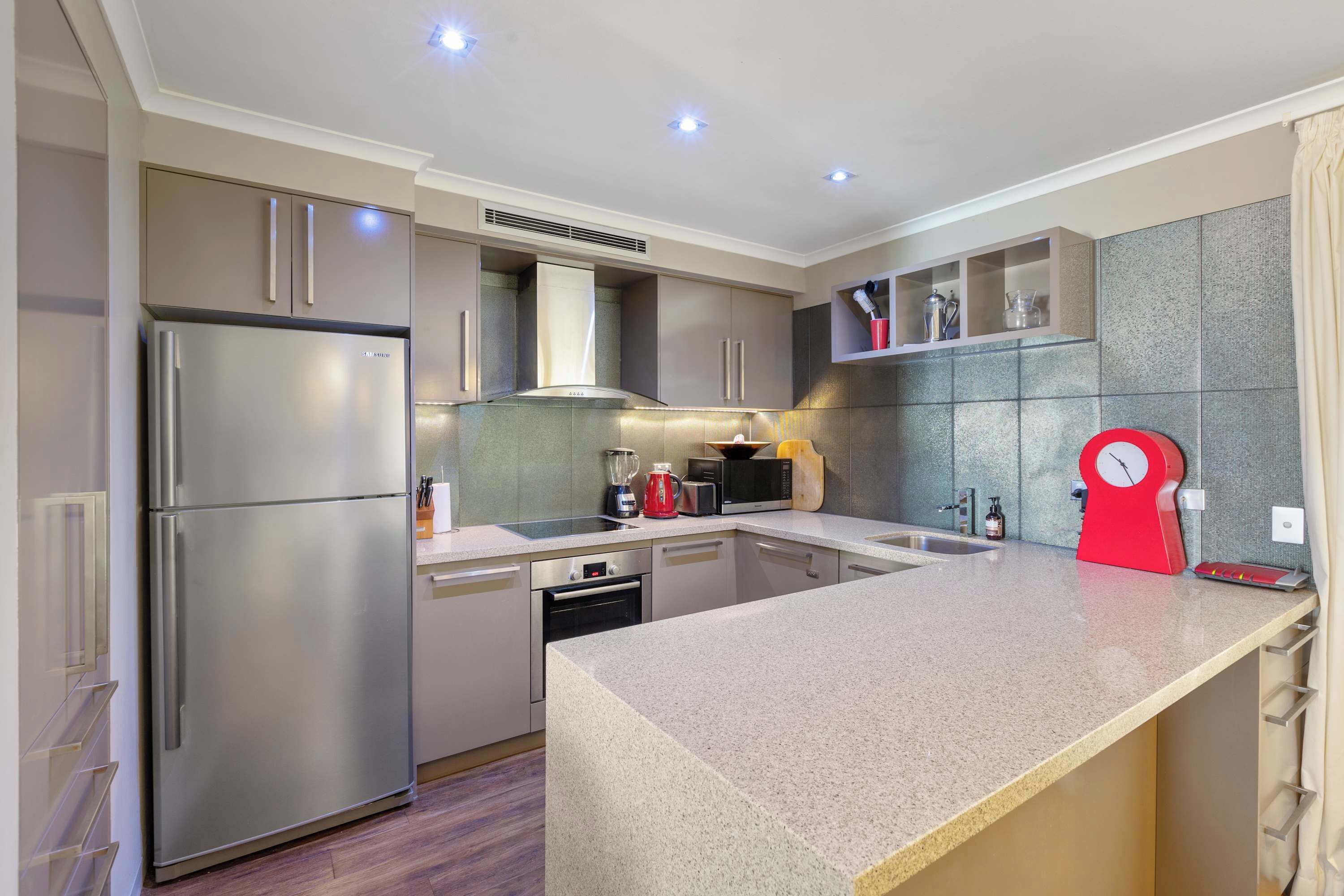 Fridge, oven, stovetop, dishwasher