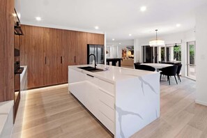 Fridge, microwave, oven, stovetop - Luxurious Impeccably Styled Waterfront Noosa Home (Noosa Region)