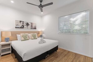 2 bedrooms, iron/ironing board, travel cot, WiFi - Montpellier Riverside Apartment with Heated Pool (Noosa Region)