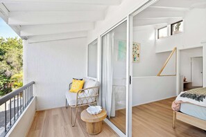 2 Schlafzimmer, Schreibtisch, Bügeleisen/Bügelbrett, Reisekinderbett