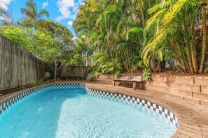 Pool - Noosa Tropical Paradise - Modern Apt Walk to Beach (Noosa Region)