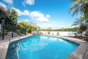 Pool - "The Outlook" Views, Pool & Walk to Main Beach (Noosa Region)