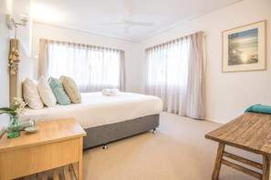 Room - "The Outlook" Views, Pool & Walk to Main Beach (Noosa Region)