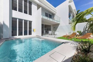 Pool - Coastal Cool Luxury Sunshine Duplex, Heated Pool (Noosa Region)
