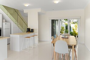 Dining - Sunseeker Sanctuary - Waterfront Noosa Townhouse (Noosaville)