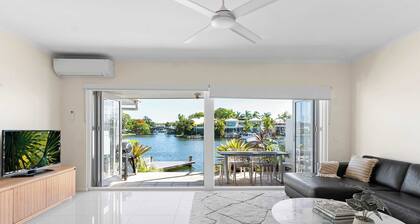 Sunseeker Sanctuary - Waterfront Noosa Townhouse