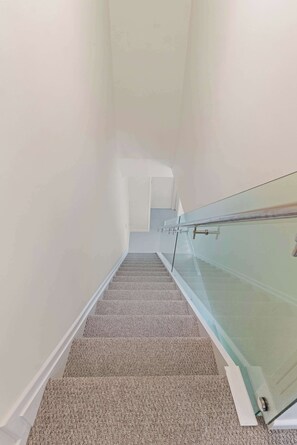 Interior - Sunseeker Sanctuary - Waterfront Noosa Townhouse (Noosaville)