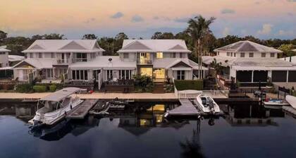 Sunseeker Sanctuary - Waterfront Noosa Townhouse