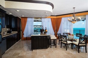 Dining - Beachfront 3BR Residence at Villa del Palmar Cancun (Cancún)