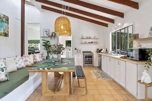 Interior - Palms Cottage A Pet-Friendly Eumundi Retreat (Hinterland Region)