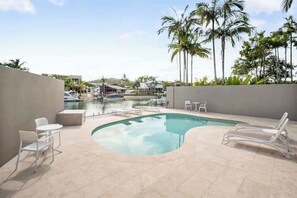 Pool - Sandy Daze - Noosa Sound Canalfront Apartment (Noosa Region)