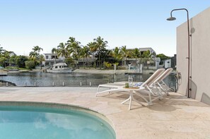 Pool - Sandy Daze - Noosa Sound Canalfront Apartment (Noosa Region)