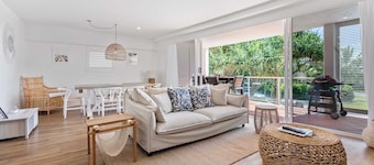 Sophisticated, Stylish Beachside Apartment w/ Pool