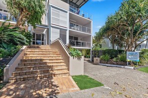 Exterior - Sophisticated, Stylish Beachside Apartment w/ Pool (Noosa Region)