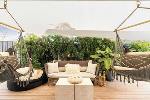 Terrace/patio - Whispering Waves Pet Friendly, Steps to Beach (Noosa Region)