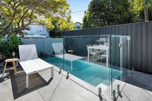 Outdoor dining - Luxury by the River -Stylish Duplex w Heated Pool (Noosa Region)