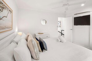 2 bedrooms, iron/ironing board, WiFi, bed sheets - Freshly Refurbished Townhouse close to Noosa River (Noosa Region)