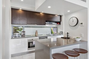 Fridge, microwave, oven, stovetop - Contemporary Townhouse, Heated Pool, Walk to Beach (Noosa Region)