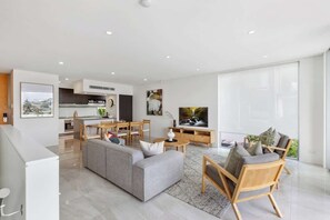 TV - Contemporary Townhouse, Heated Pool, Walk to Beach (Noosa Region)