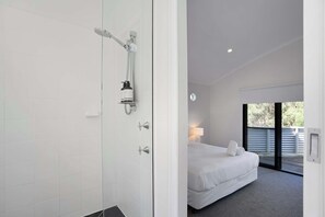 4 dormitorios, tabla de planchar con plancha, wifi y ropa de cama