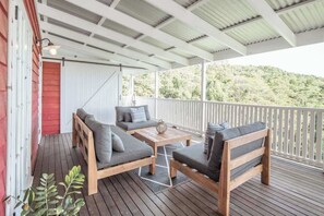 Terrace/patio - Little Red Barn in the Noosa Hinterland (Hinterland Region)