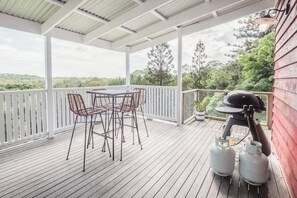 Outdoor dining - Little Red Barn in the Noosa Hinterland (Hinterland Region)