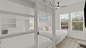 Talo (Multiple Bedrooms) | Sisätilat