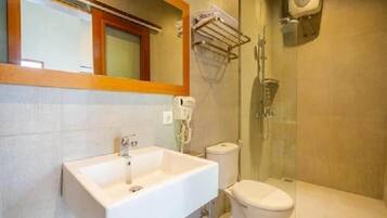 Deluxe Double Room, Garden View | Bathroom