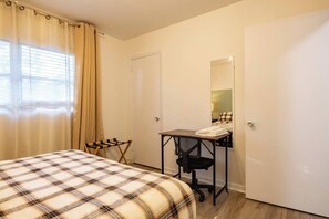 3 bedrooms, desk, iron/ironing board, WiFi